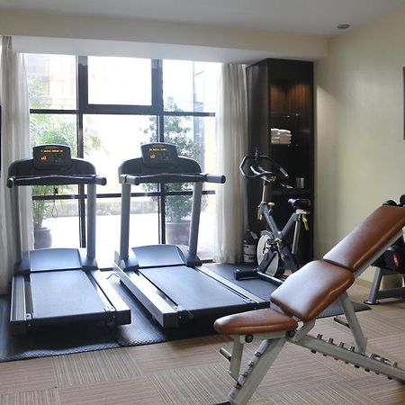 The B Hotel Alabang Muntinlupa City Esterno foto