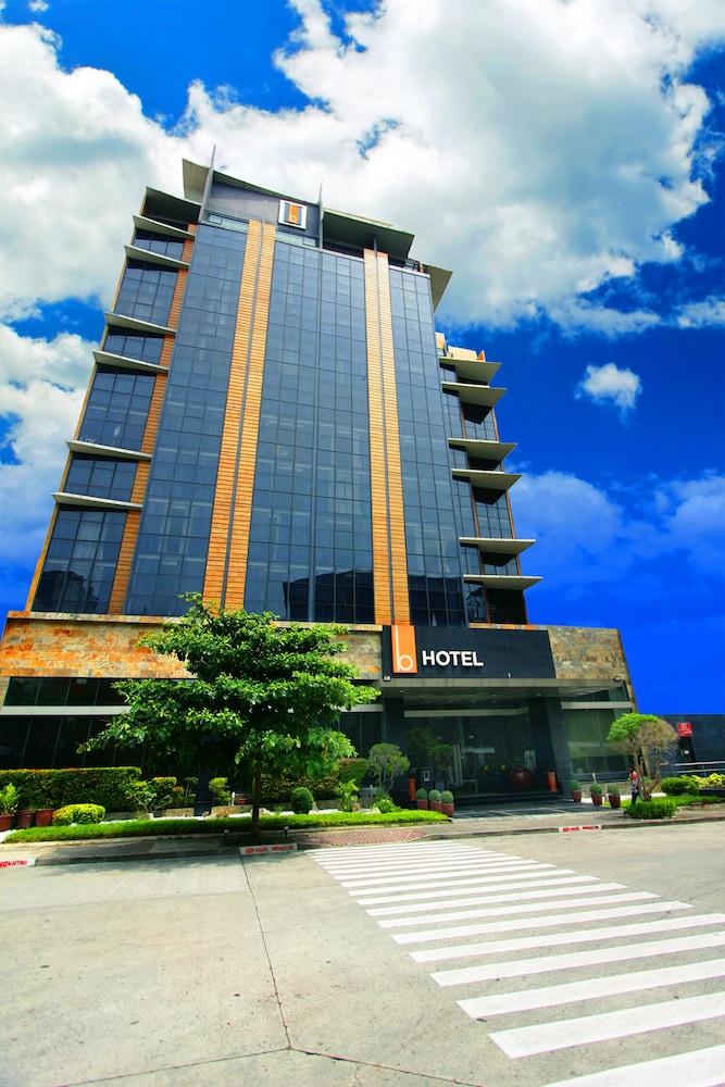 The B Hotel Alabang Muntinlupa City Esterno foto