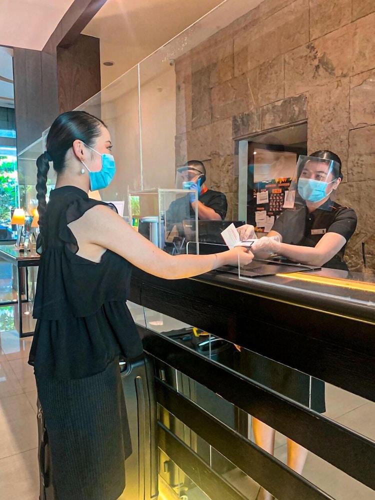 The B Hotel Alabang Muntinlupa City Esterno foto