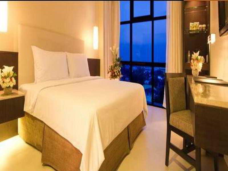The B Hotel Alabang Muntinlupa City Esterno foto