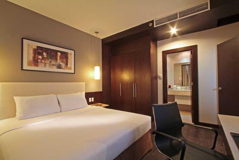 The B Hotel Alabang Muntinlupa City Esterno foto