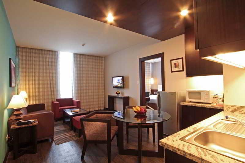 The B Hotel Alabang Muntinlupa City Esterno foto