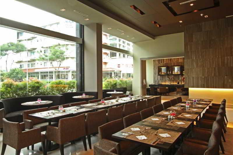 The B Hotel Alabang Muntinlupa City Esterno foto