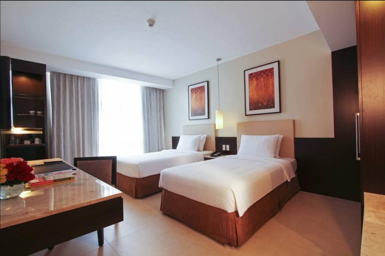 The B Hotel Alabang Muntinlupa City Esterno foto