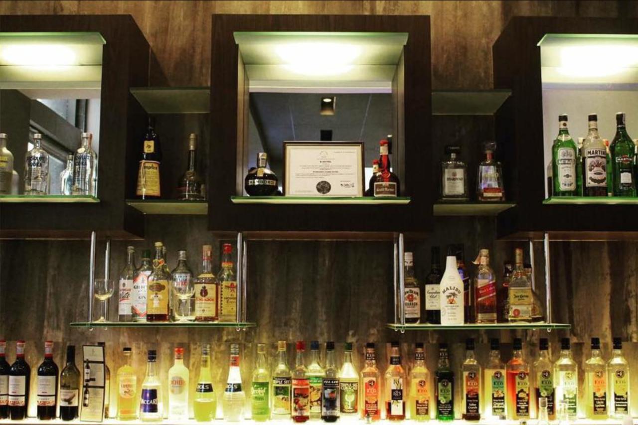The B Hotel Alabang Muntinlupa City Esterno foto