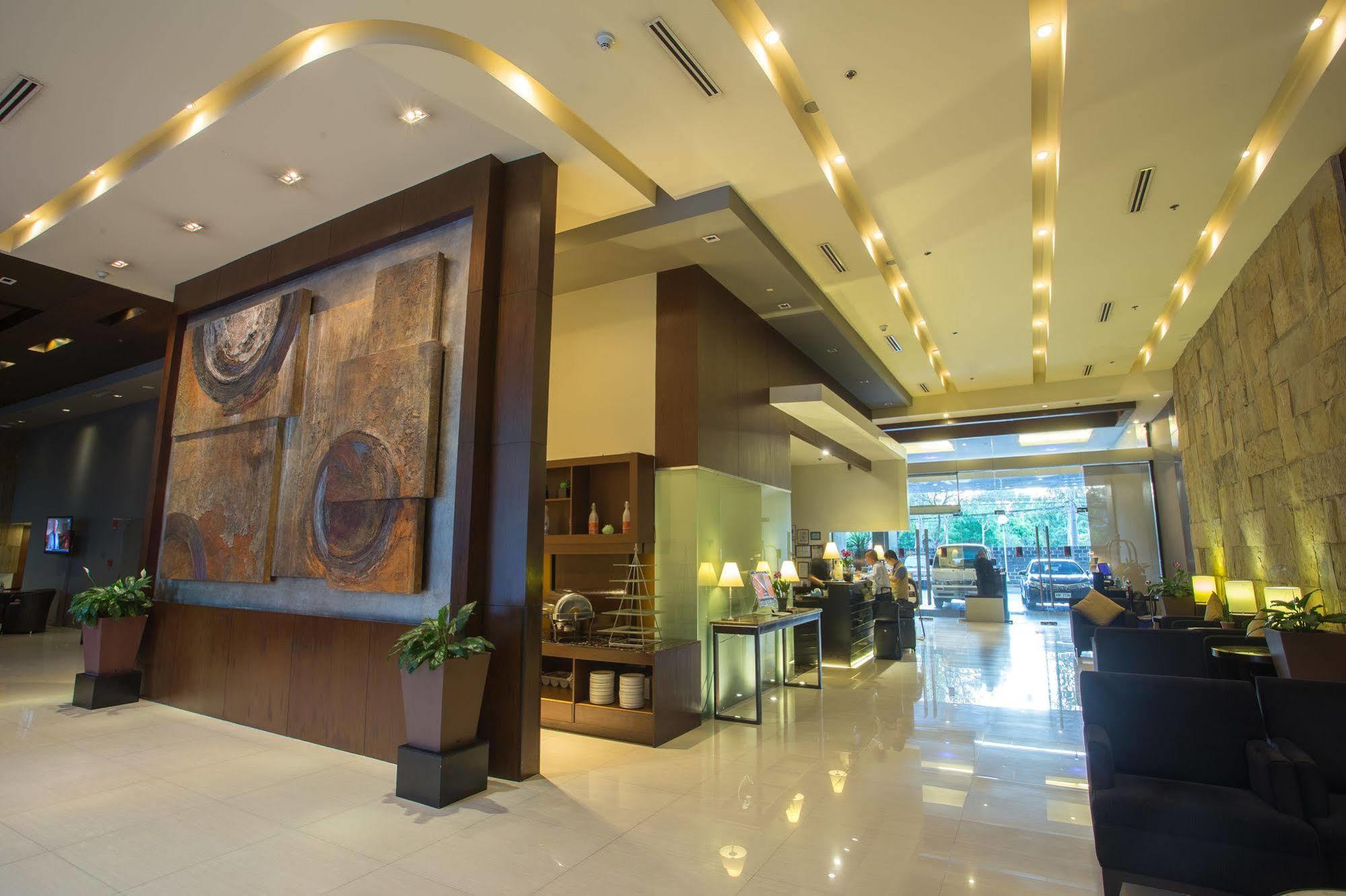 The B Hotel Alabang Muntinlupa City Esterno foto