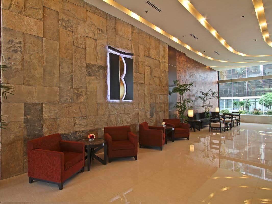 The B Hotel Alabang Muntinlupa City Esterno foto