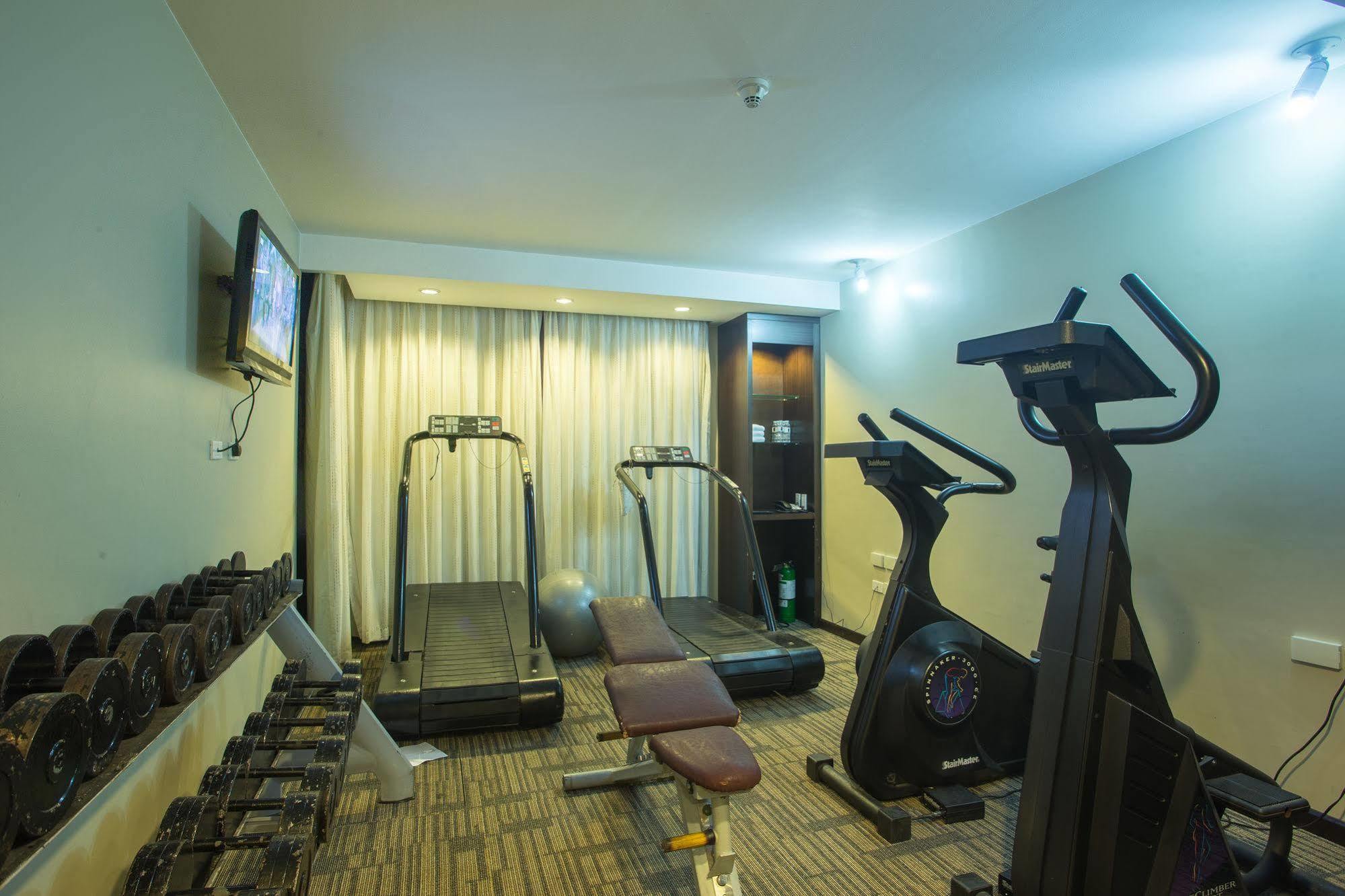 The B Hotel Alabang Muntinlupa City Esterno foto