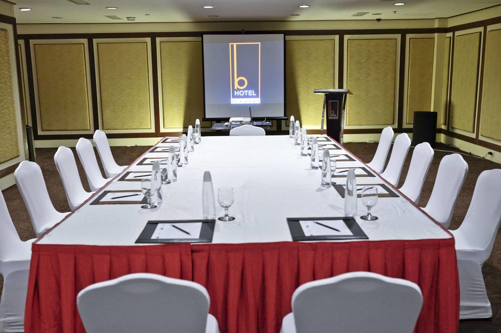 The B Hotel Alabang Muntinlupa City Esterno foto