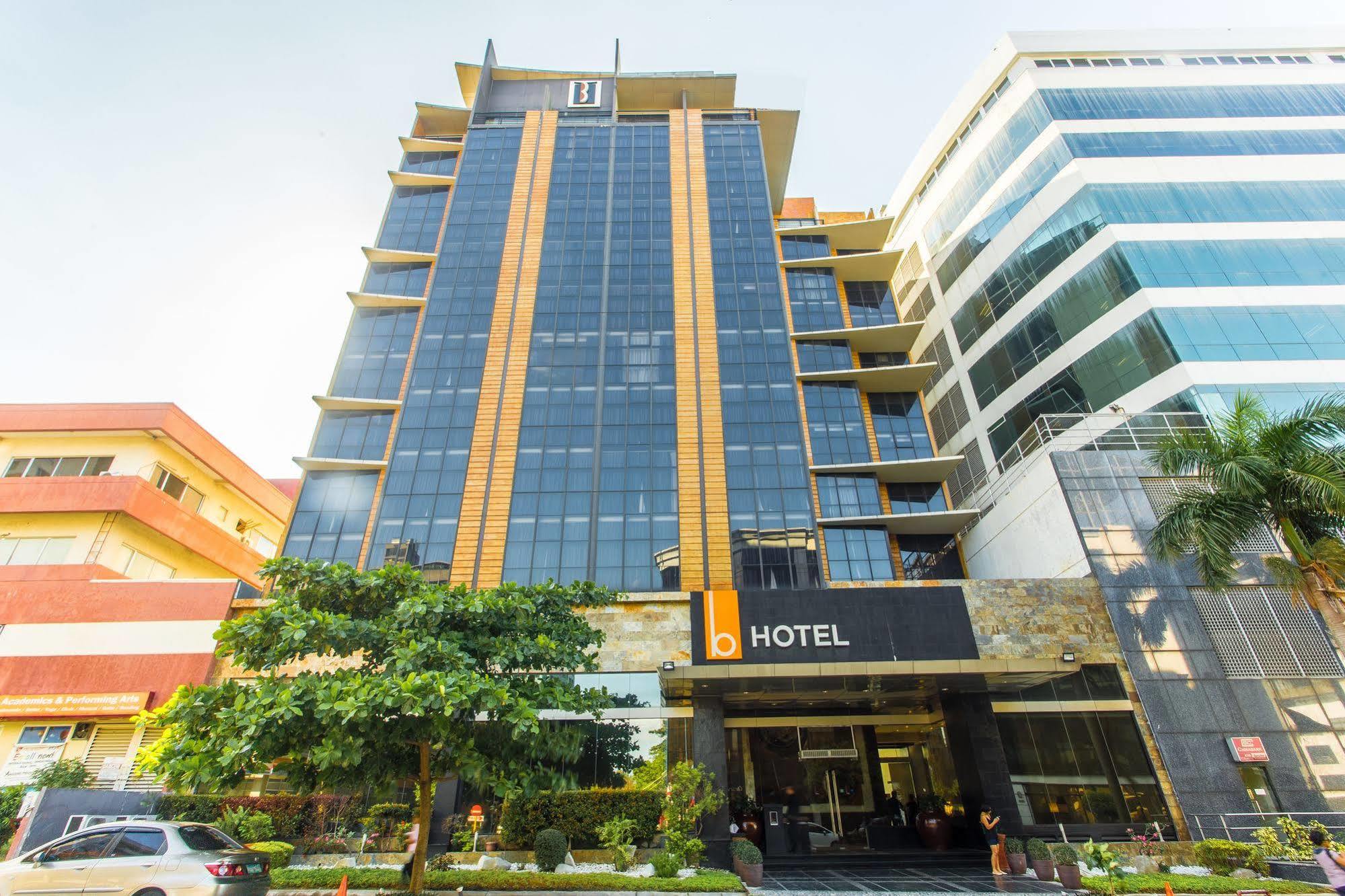The B Hotel Alabang Muntinlupa City Esterno foto