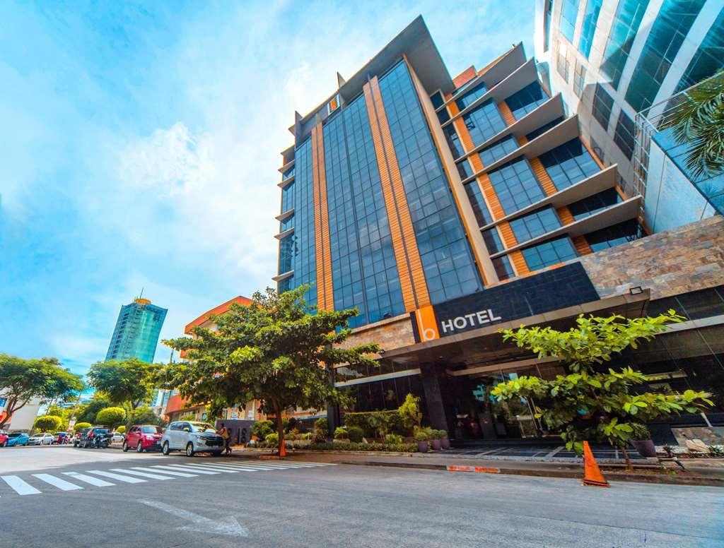 The B Hotel Alabang Muntinlupa City Esterno foto